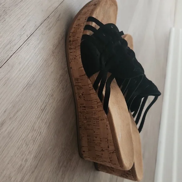 Minnetonka Black Woven Wedge Sandels - Picture 3 of 5